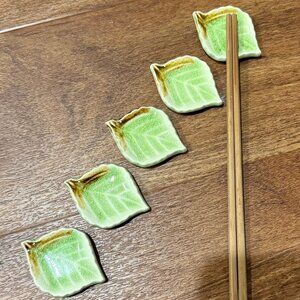 Leaf chopstick rests